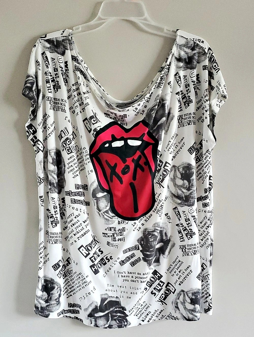 Torrid Betsey Johnson Graphic Tee Fun Print Relaxed Boxy Fit Sz 1 Newspaper